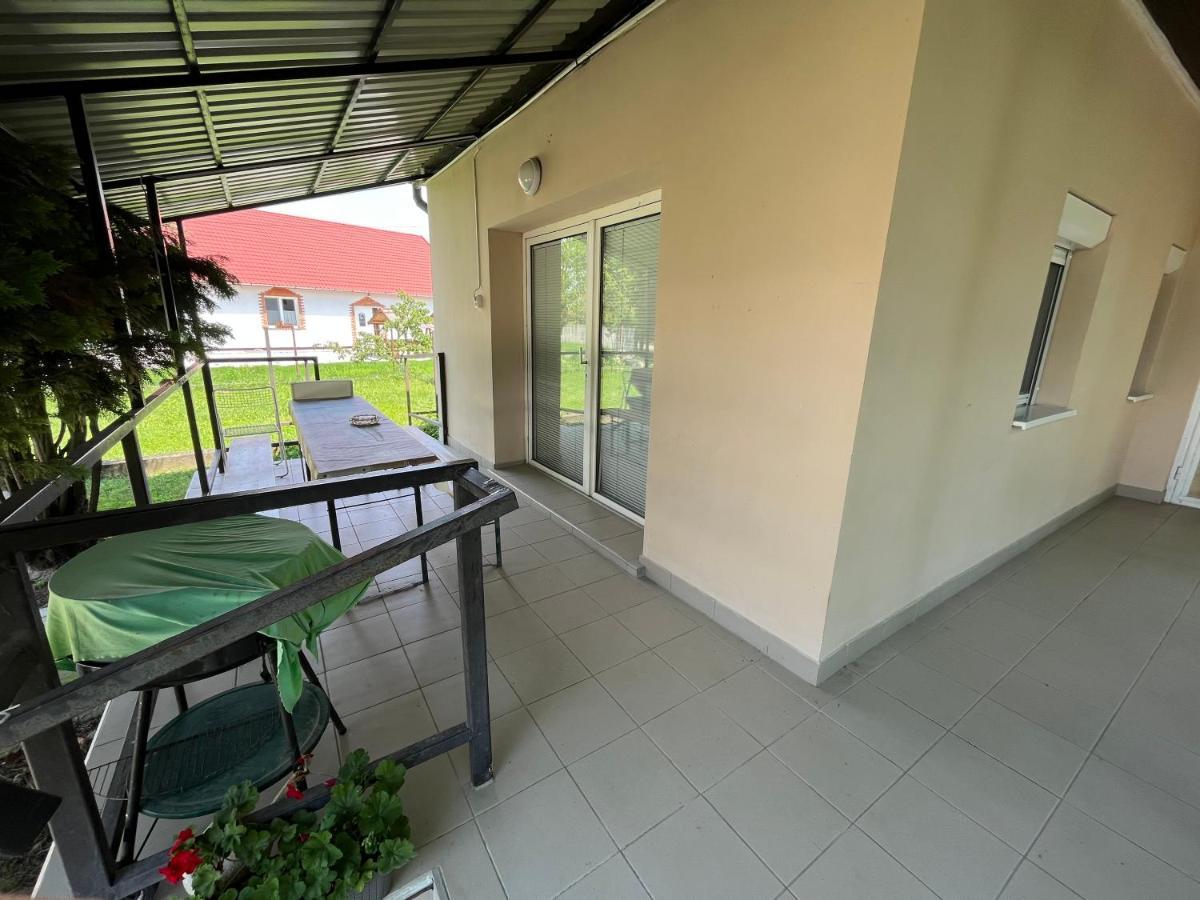 Tiszavirag Apartman Tiszakeszi Bagian luar foto