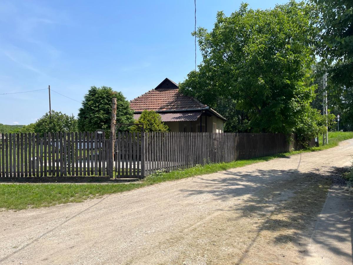 Tiszavirag Apartman Tiszakeszi Bagian luar foto