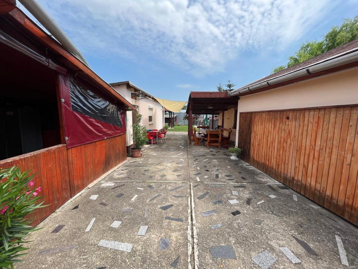 Tiszavirag Apartman Tiszakeszi Bagian luar foto