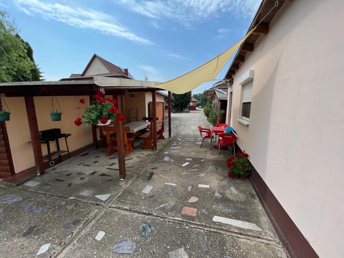 Tiszavirag Apartman Tiszakeszi Bagian luar foto