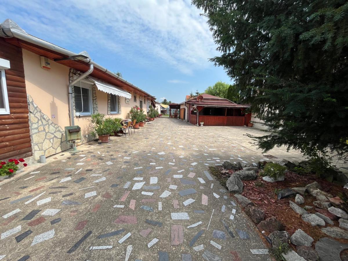 Tiszavirag Apartman Tiszakeszi Bagian luar foto