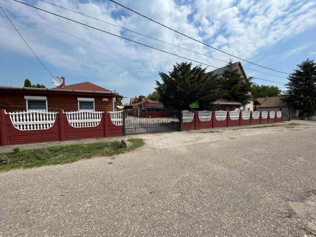 Tiszavirag Apartman Tiszakeszi Bagian luar foto
