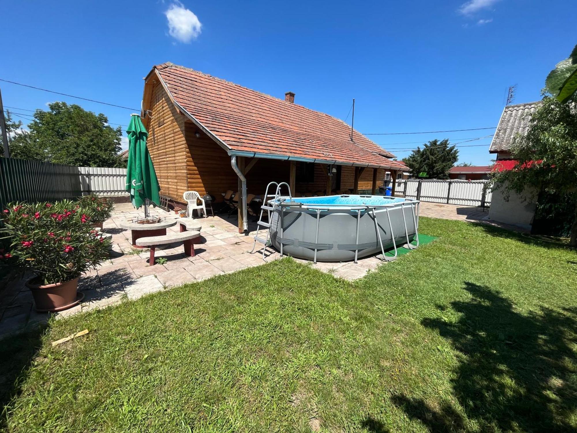 Tiszavirag Apartman Tiszakeszi Bagian luar foto